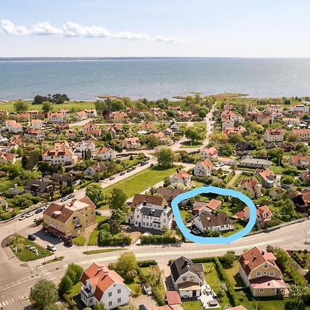 Centralt Och Havsnaera Med Utsikt Mot Pool Kalmar Buitenkant foto