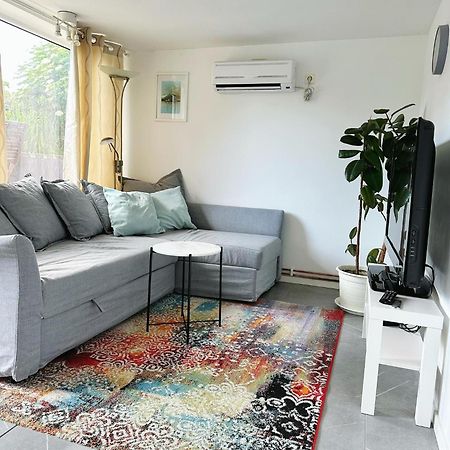 Centralt Och Havsnaera Med Utsikt Mot Pool Kalmar Buitenkant foto