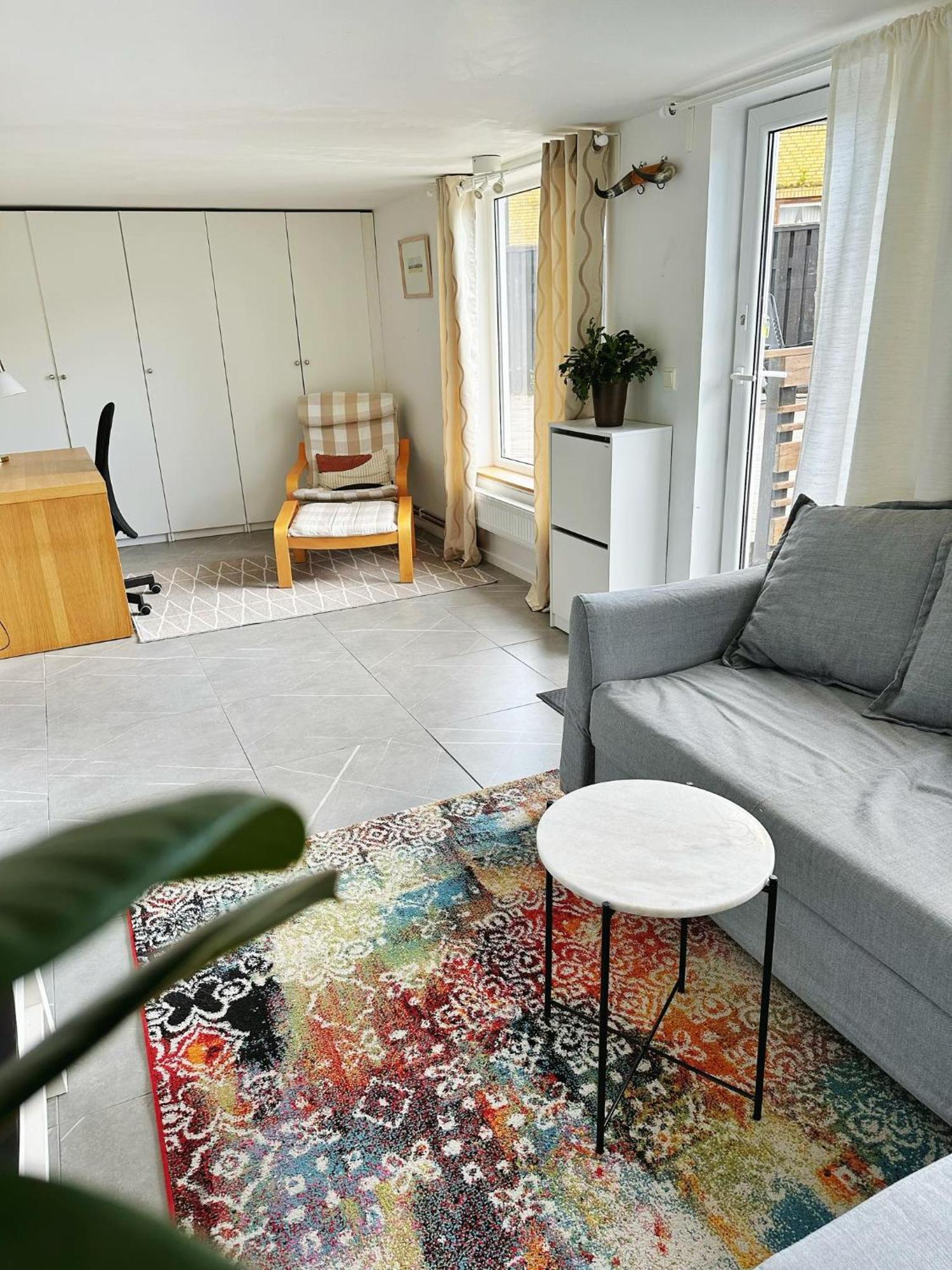 Centralt Och Havsnaera Med Utsikt Mot Pool Kalmar Buitenkant foto